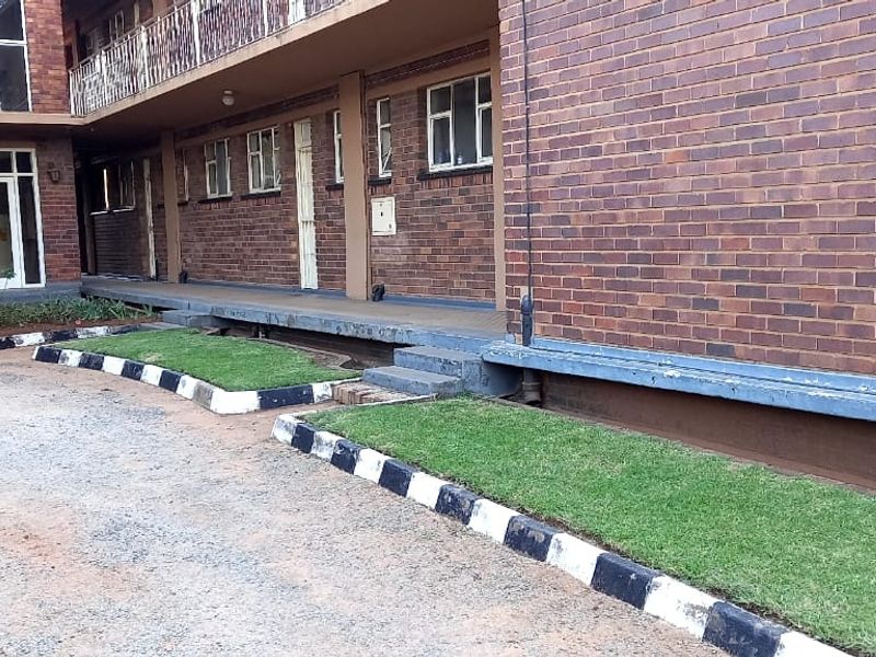 Excellent investment apartment that is conveniently situated. - Photo 2