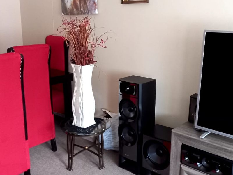 Excellent investment apartment that is conveniently situated. - Photo 5