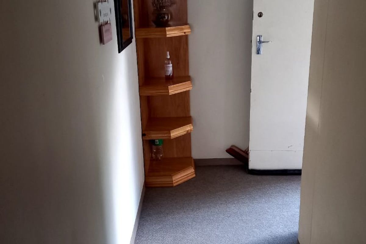 Excellent investment apartment that is conveniently situated. - Photo 4