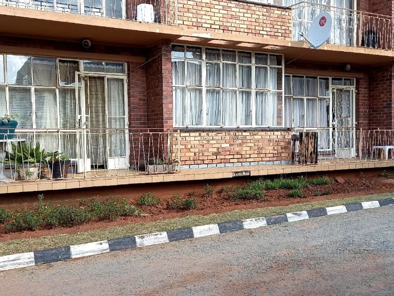 Excellent investment apartment that is conveniently situated. - Photo 1