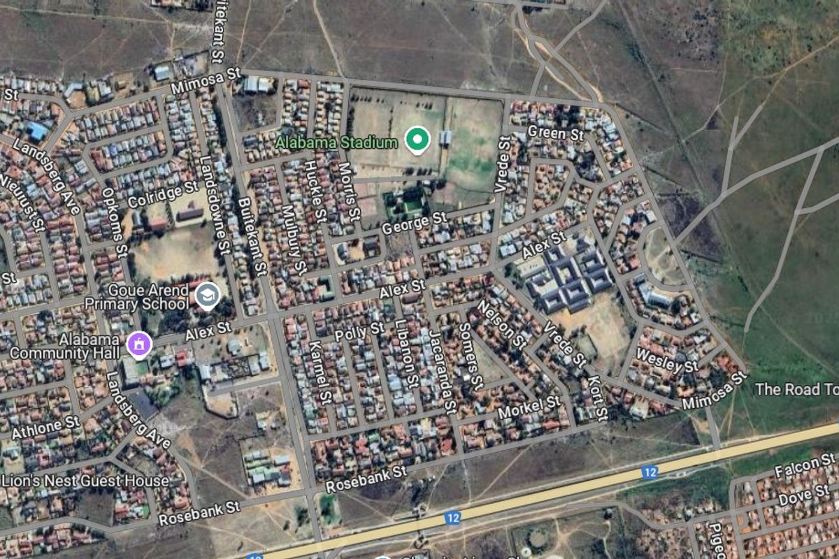 Hidden stand in a popular area. - Photo 2