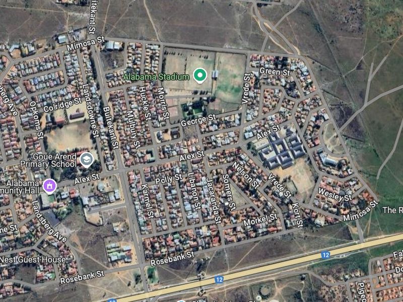 Hidden stand in a popular area. - Photo 2