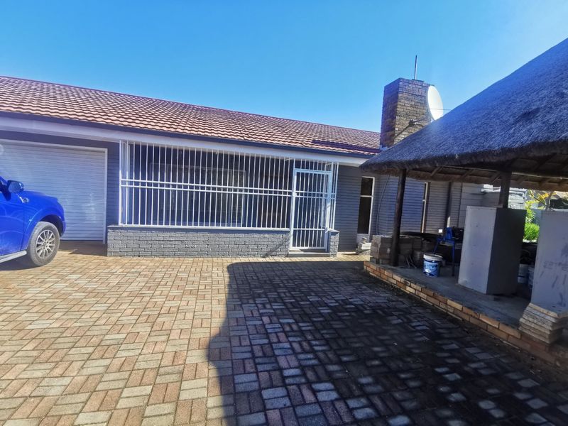 3 Bedroom House for sale in Stilfontein. - Photo 3