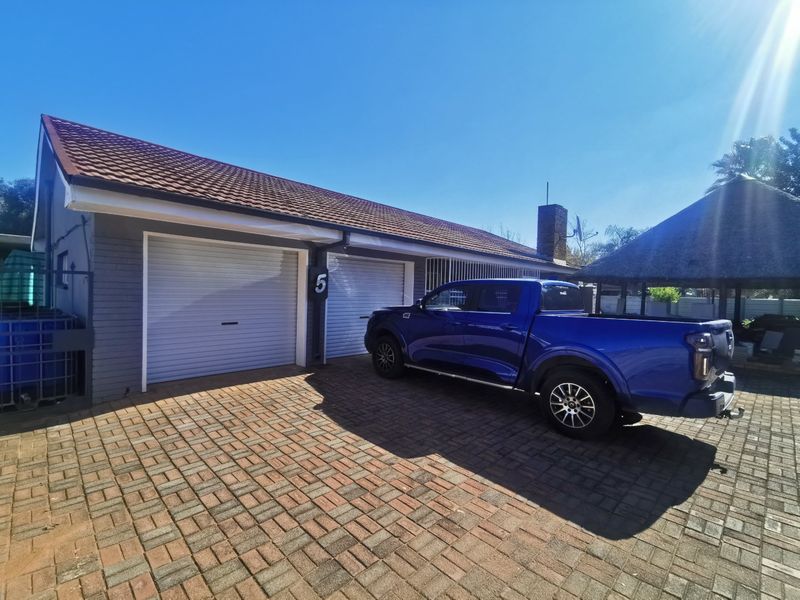 3 Bedroom House for sale in Stilfontein. - Photo 2