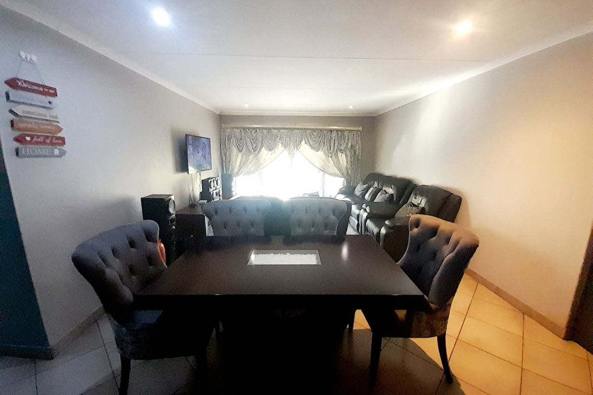 Modern 3-Bedroom Townhouse in Thatchfield Hills Estate - Photo 5