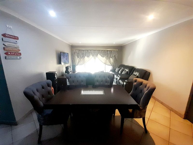 Modern 3-Bedroom Townhouse in Thatchfield Hills Estate - Photo 5