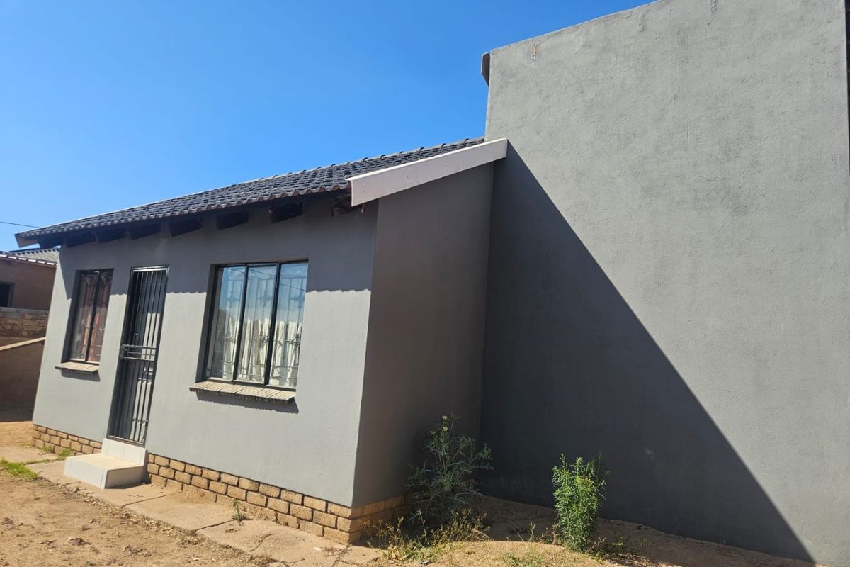 Newly renovated 2 Bedroom home  - Photo 3