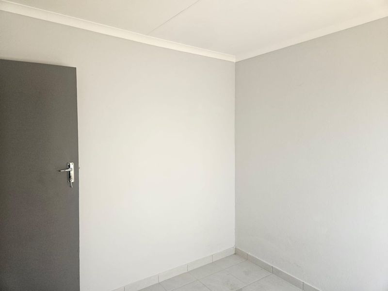Newly renovated 2 Bedroom home  - Photo 7