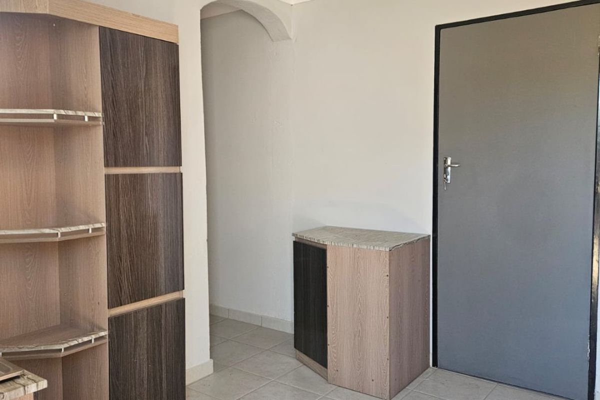 Newly renovated 2 Bedroom home  - Photo 2