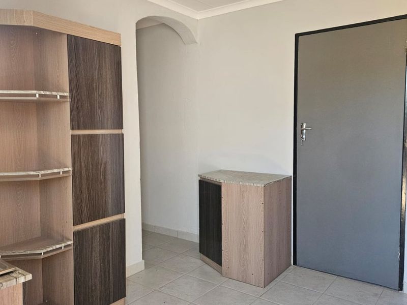 Newly renovated 2 Bedroom home  - Photo 2