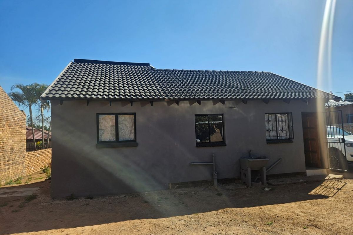 Newly renovated 2 Bedroom home  - Photo 4