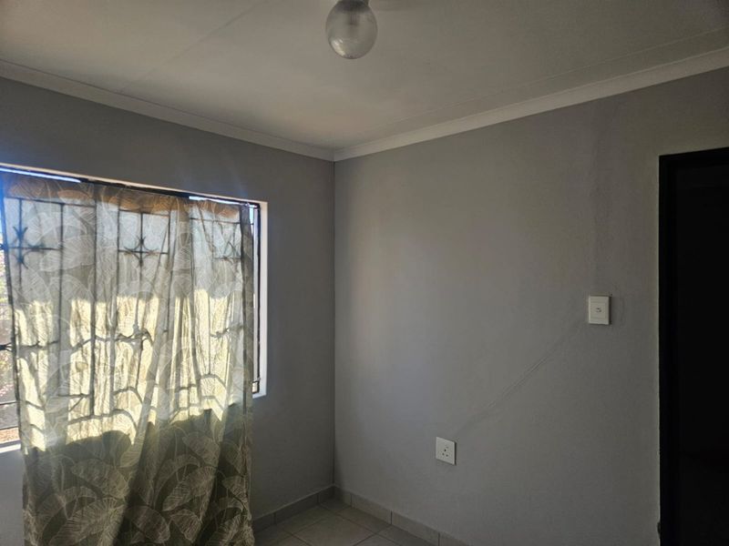 Newly renovated 2 Bedroom home  - Photo 6