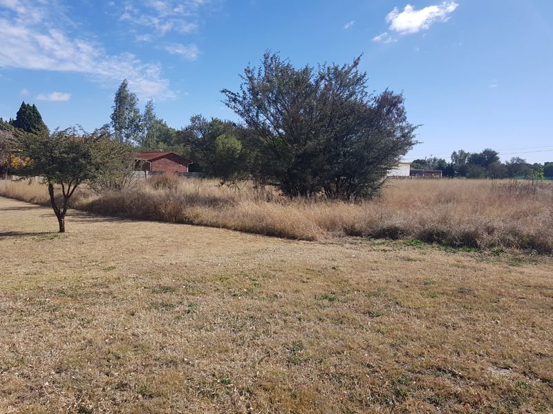 Large stand in La Hoff. Ideal for development. - Photo 2