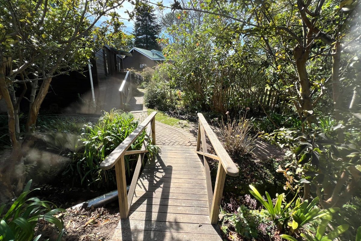 Charming 2-Bedroom, 2-Bathroom Cottage in an Idyllic Garden Route Retirement Haven - Photo 5