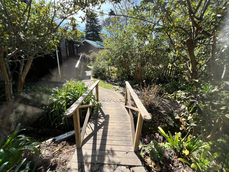 Charming 2-Bedroom, 2-Bathroom Cottage in an Idyllic Garden Route Retirement Haven - Photo 5