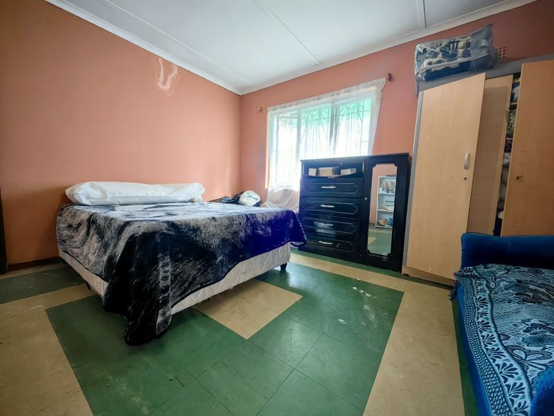 3 Bedroom Beauty in Prime Location! - Photo 9