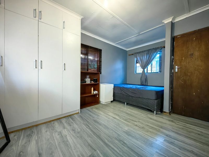 3 Bedroom Beauty in Prime Location! - Photo 8