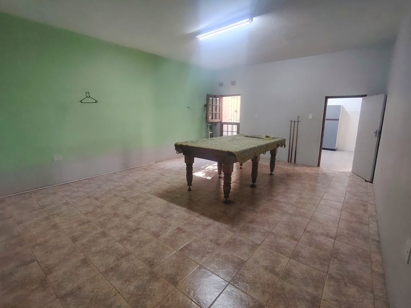 Massive family home with gorgeous sea views over Margate.  - Photo 7