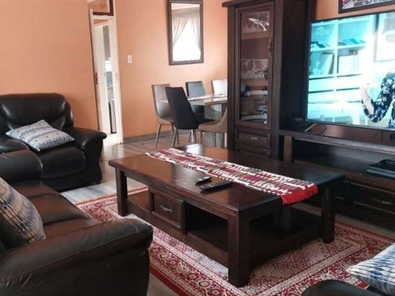 Comfortable Family Home with Ample Parking - Photo 2