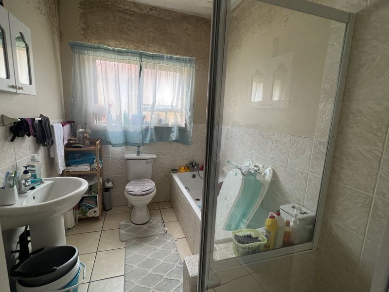 Lovely ground-floor flat in a well-managed complex. - Photo 7