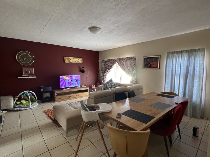 Lovely ground-floor flat in a well-managed complex. - Photo 8