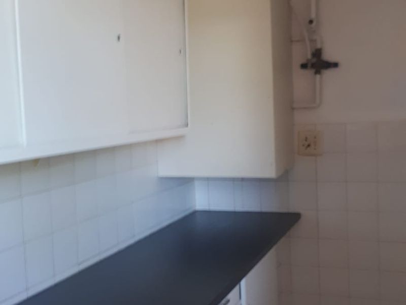 Spacious two bedroom flat for sale in Adamayview. - Photo 4