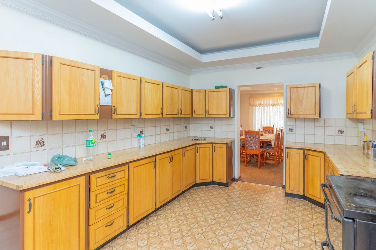 4 Bedroom House for sale in Stilfontein. - Photo 3