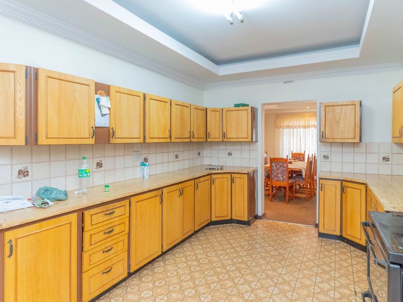 4 Bedroom House for sale in Stilfontein. - Photo 3