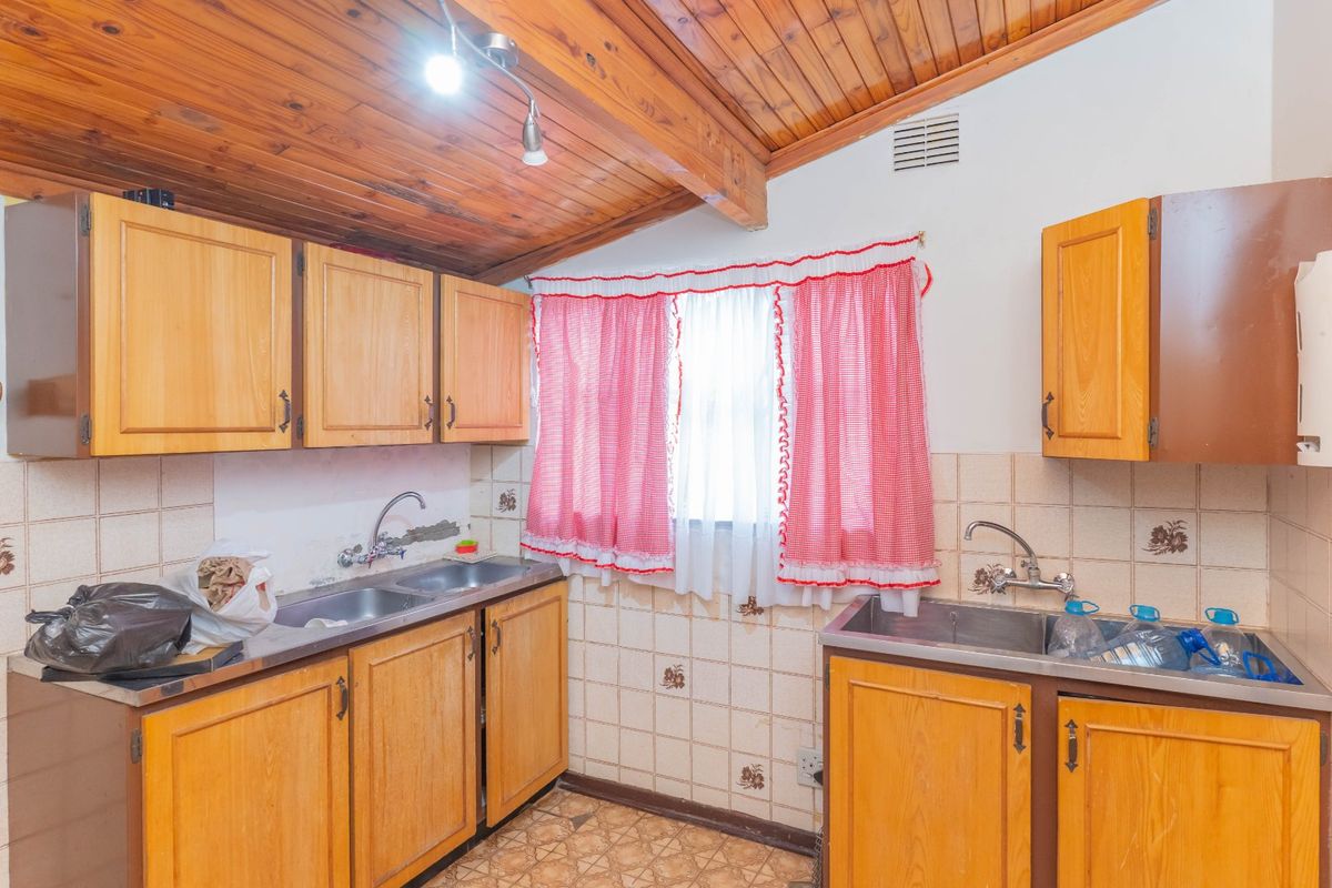 4 Bedroom House for sale in Stilfontein. - Photo 5