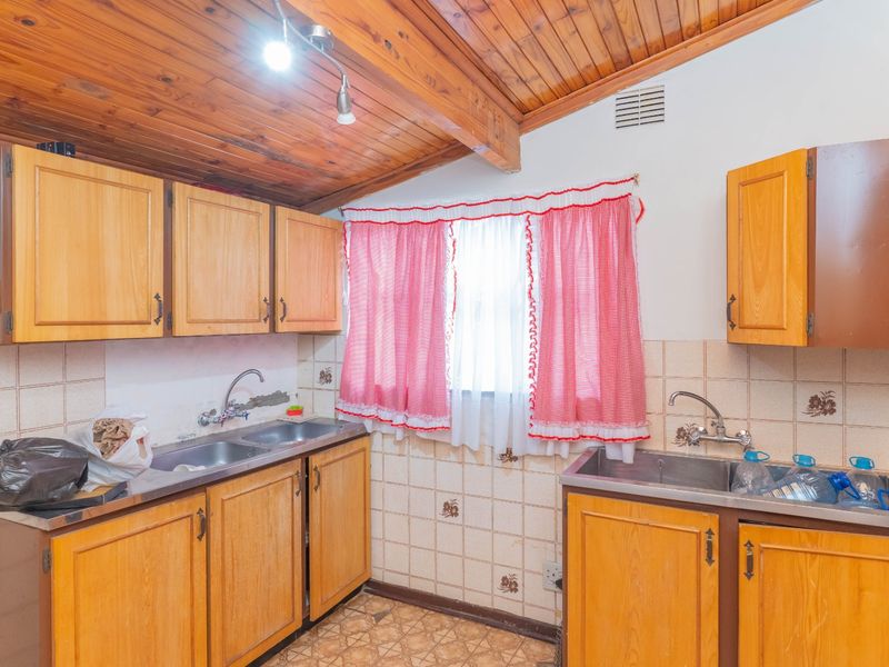 4 Bedroom House for sale in Stilfontein. - Photo 5