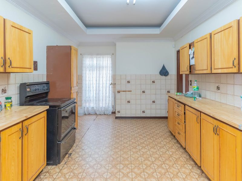 4 Bedroom House for sale in Stilfontein. - Photo 2