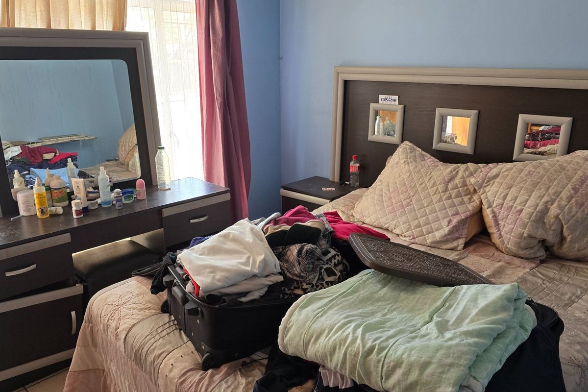 Neat and spacious family home on a large stand. - Photo 4