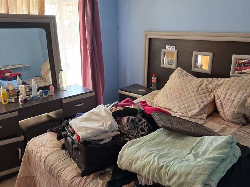 Neat and spacious family home on a large stand. - Photo 4