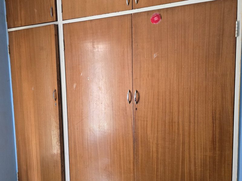 Neat and spacious family home on a large stand. - Photo 8