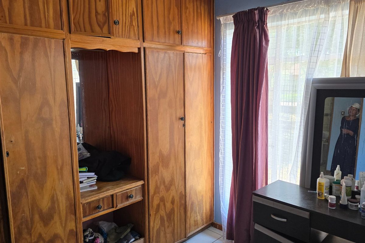 Neat and spacious family home on a large stand. - Photo 5