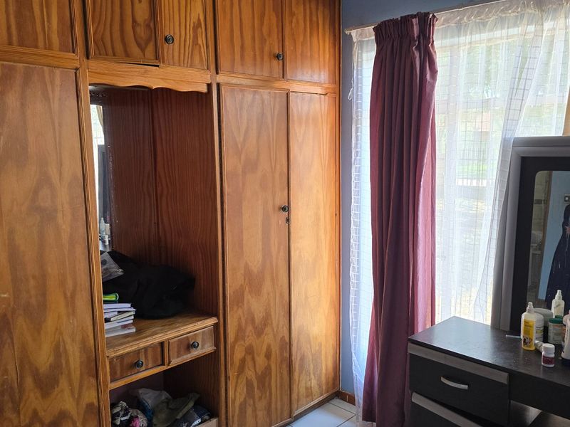 Neat and spacious family home on a large stand. - Photo 5