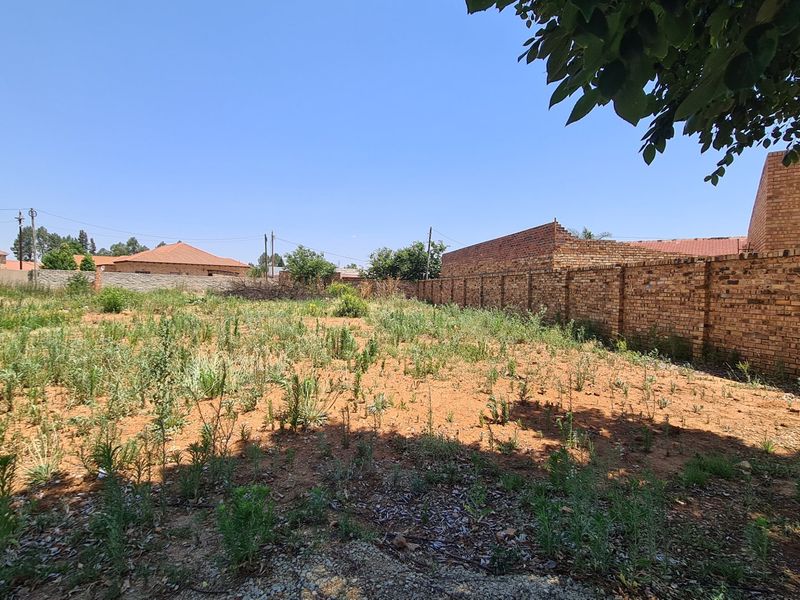 Spacious stand in upmarket area of Stilfontein. - Photo 4