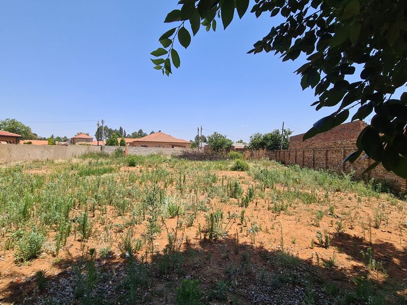 Spacious stand in upmarket area of Stilfontein. - Photo 3