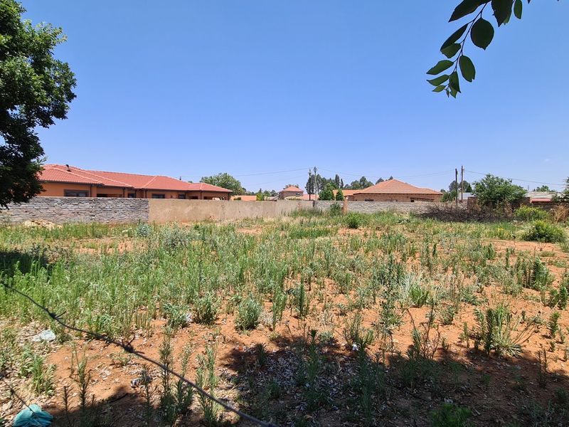 Spacious stand in upmarket area of Stilfontein. - Photo 2