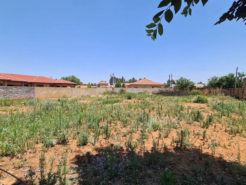 Spacious stand in upmarket area of Stilfontein. - Photo 1