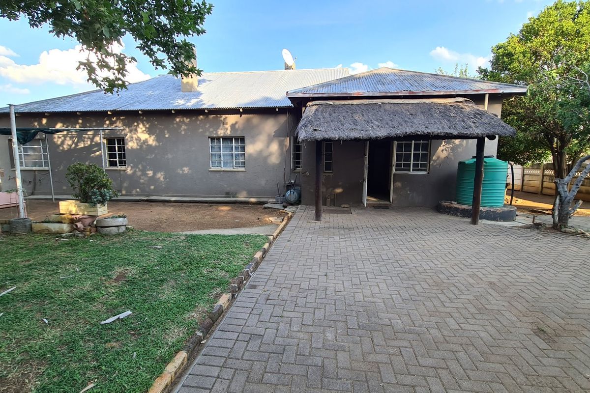 Strategically situated on the corner of a busy street, this residence has lots of additional space on the stand for development. - Photo 5