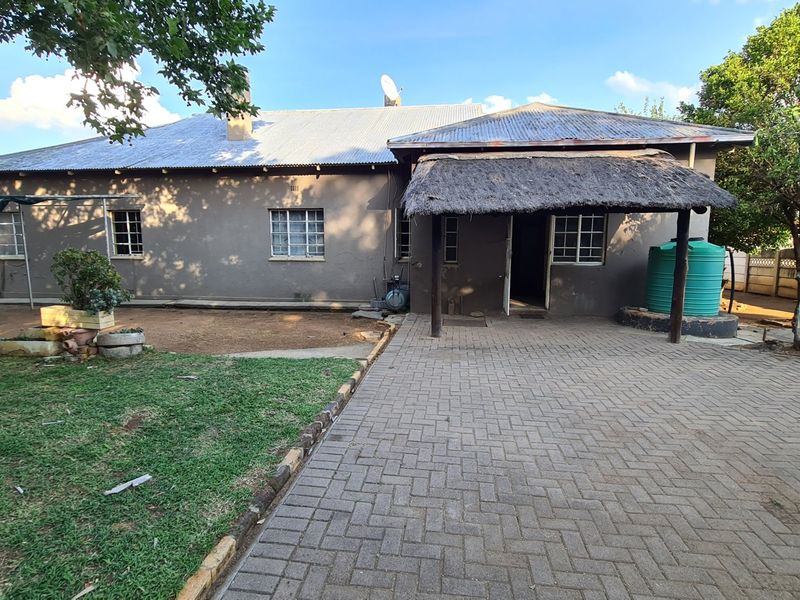 Strategically situated on the corner of a busy street, this residence has lots of additional space on the stand for development. - Photo 5