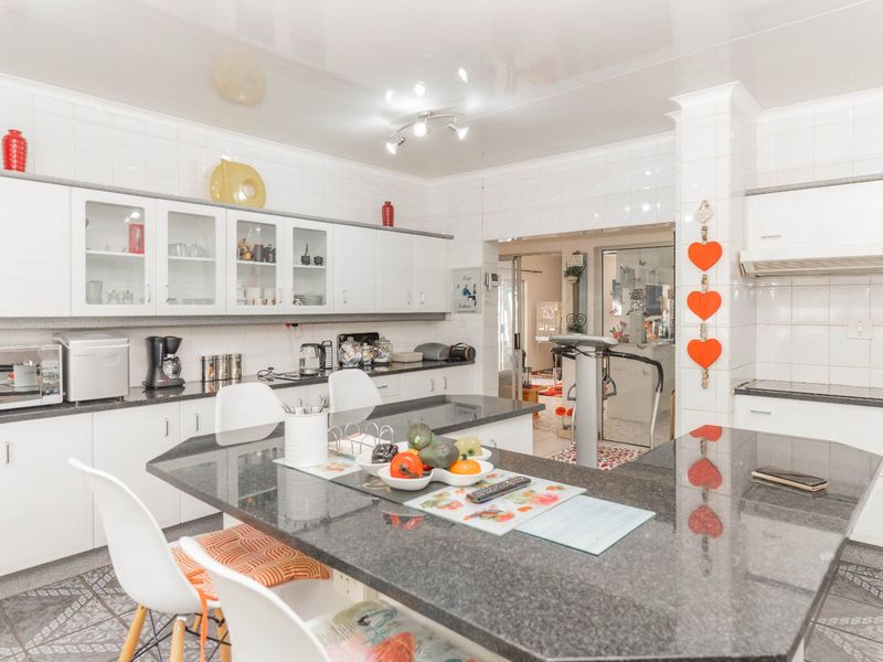 If you need space, this is the property for you - Photo 4