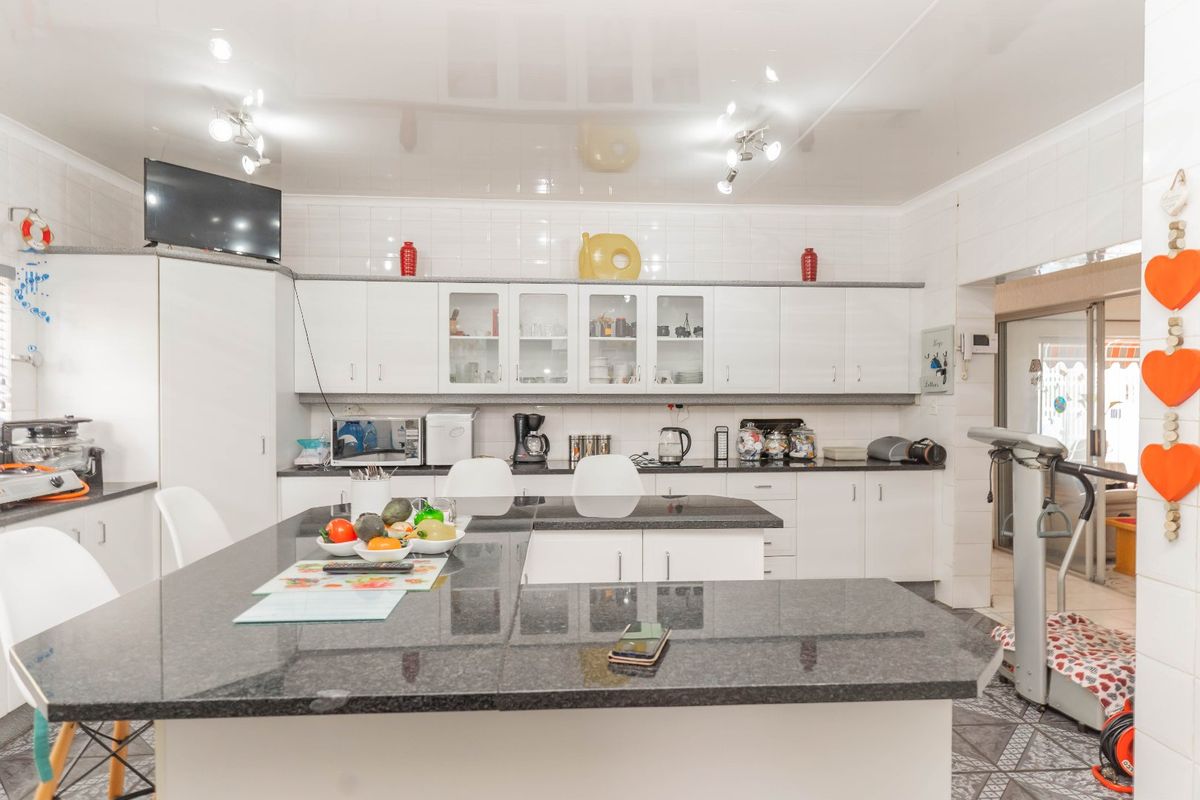 If you need space, this is the property for you - Photo 5