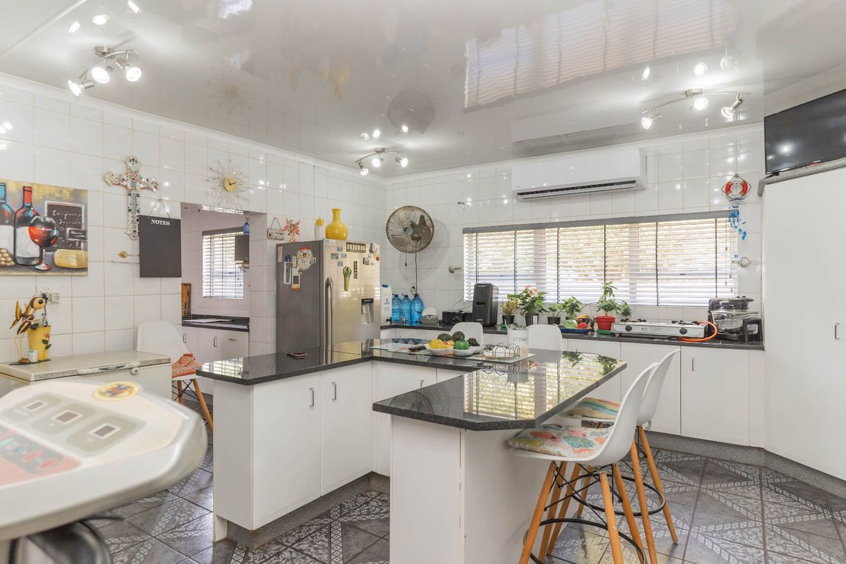 If you need space, this is the property for you - Photo 3