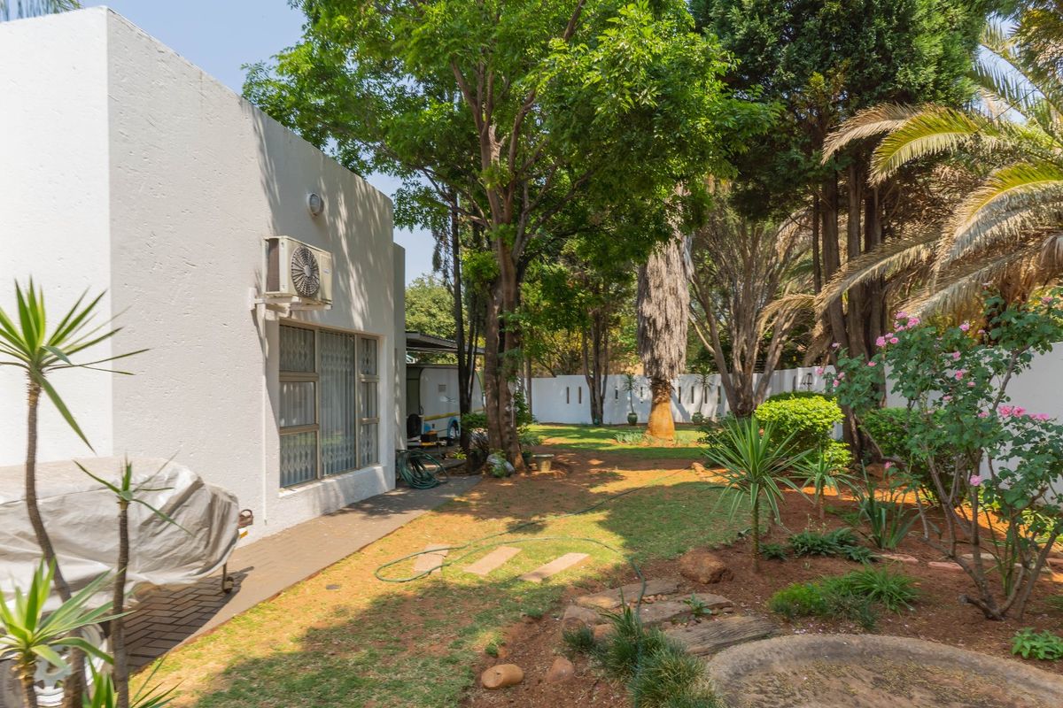 If you need space, this is the property for you - Photo 2