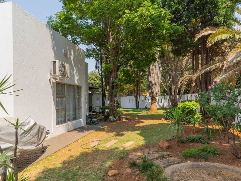 If you need space, this is the property for you - Photo 2