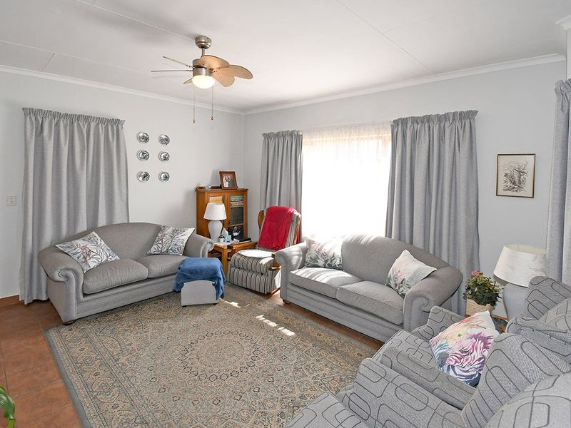 Phenomenal 5-Star Property in Prime Security Estate!  - Photo 2