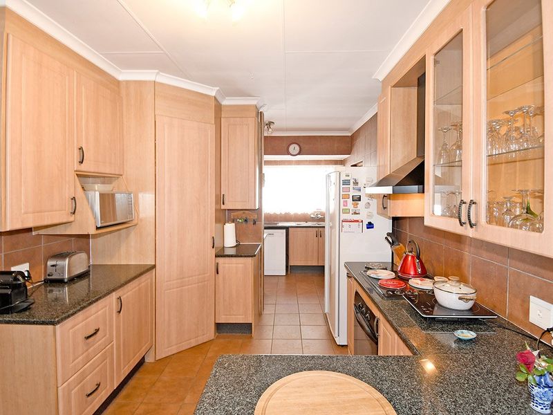 Phenomenal 5-Star Property in Prime Security Estate!  - Photo 8