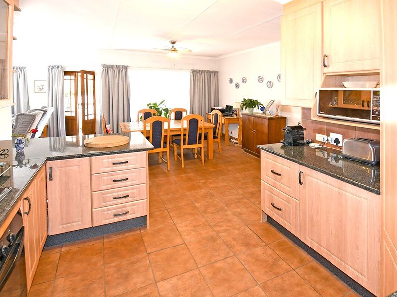 Phenomenal 5-Star Property in Prime Security Estate!  - Photo 9